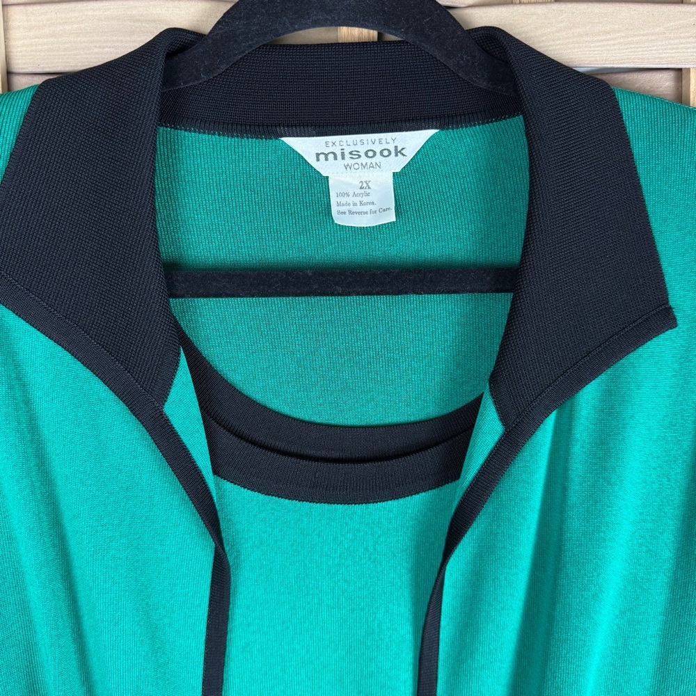 MISOOK 2 Piece Women's Green Jacket and Shell Acrylic Sweater Set